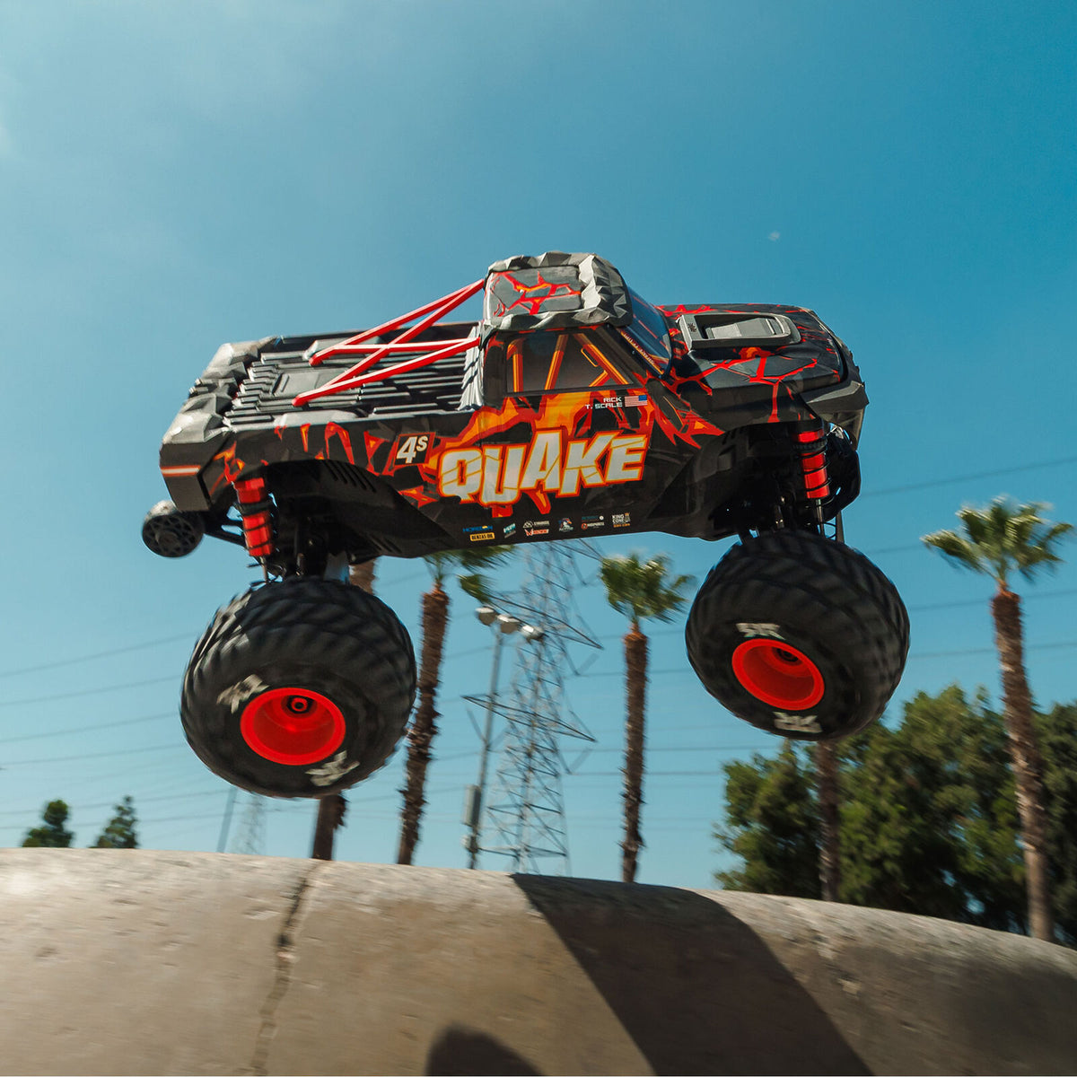 ARRMA 1/8 QUAKE 4S