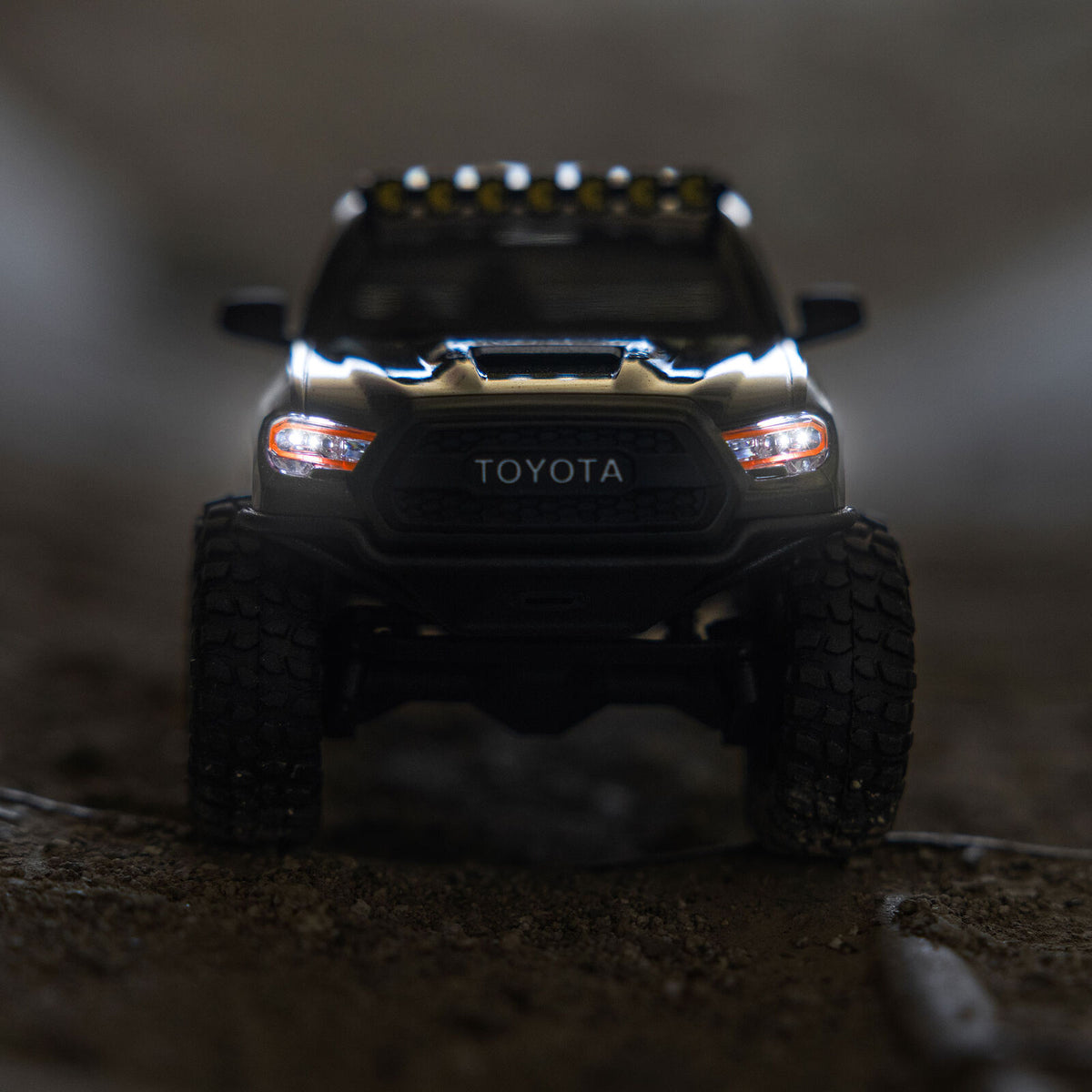 Axial 1/30 SCX30 Toyota Tacoma (Battery & Charger Included)