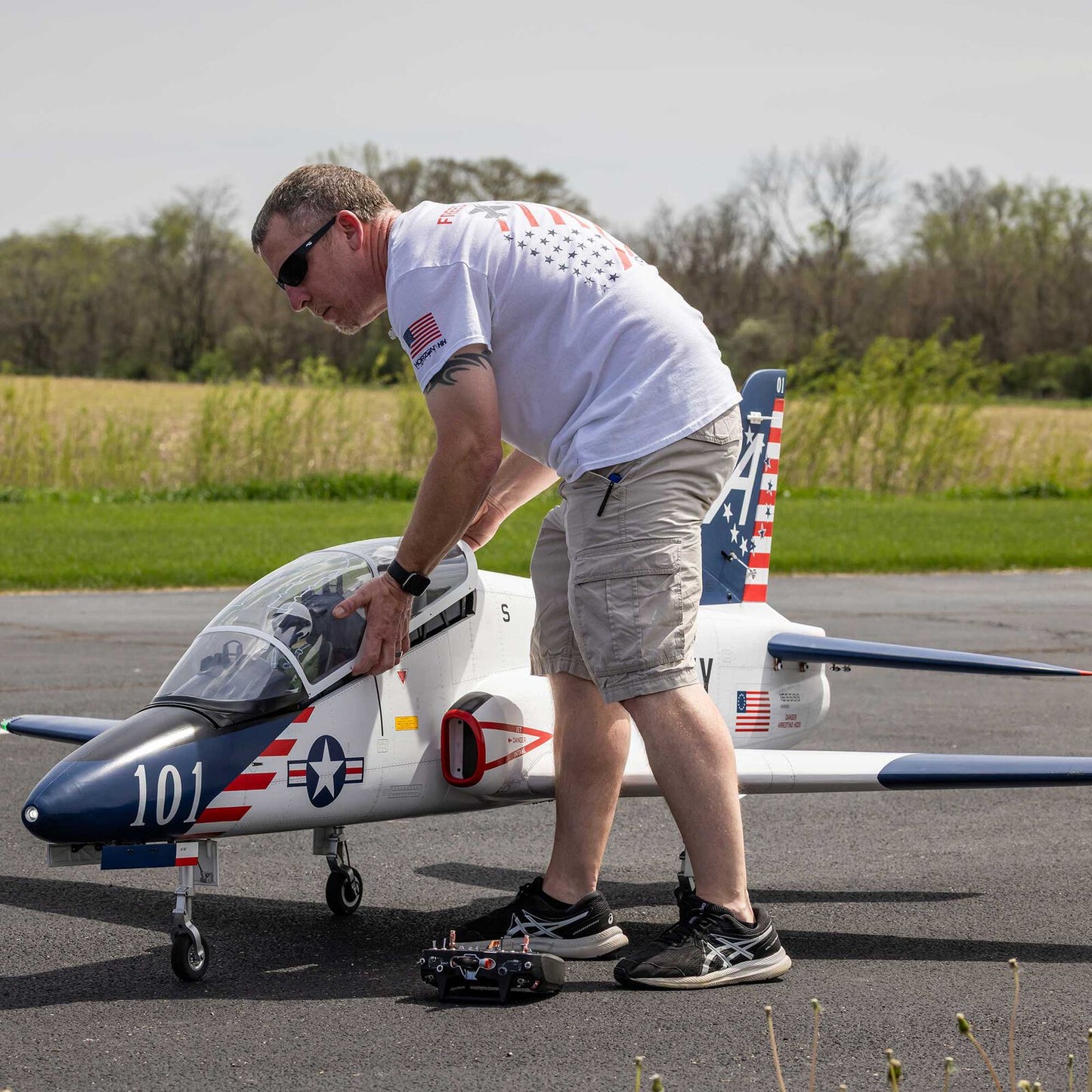 Hangar 9 Hawk/T-45 140-160N ARF with Retract Set