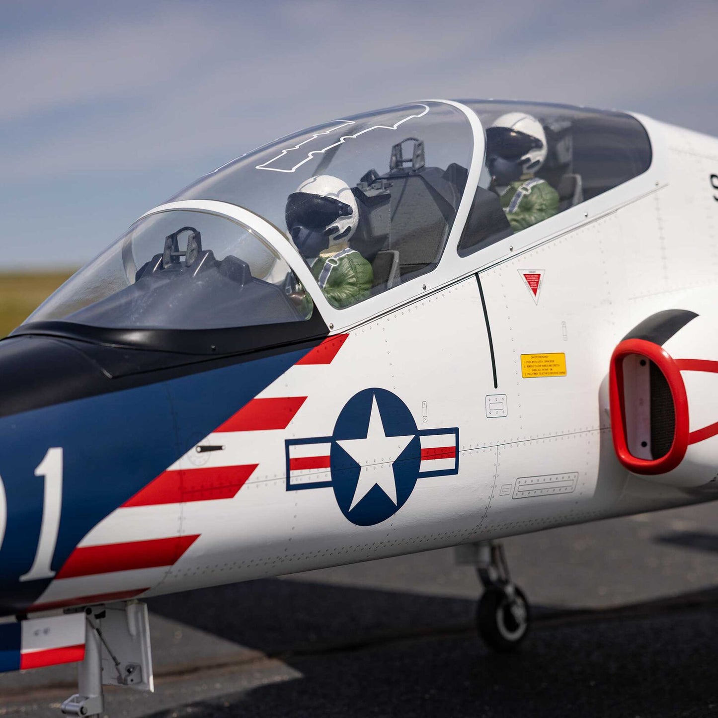 Hangar 9 Hawk/T-45 140-160N ARF with Retract Set