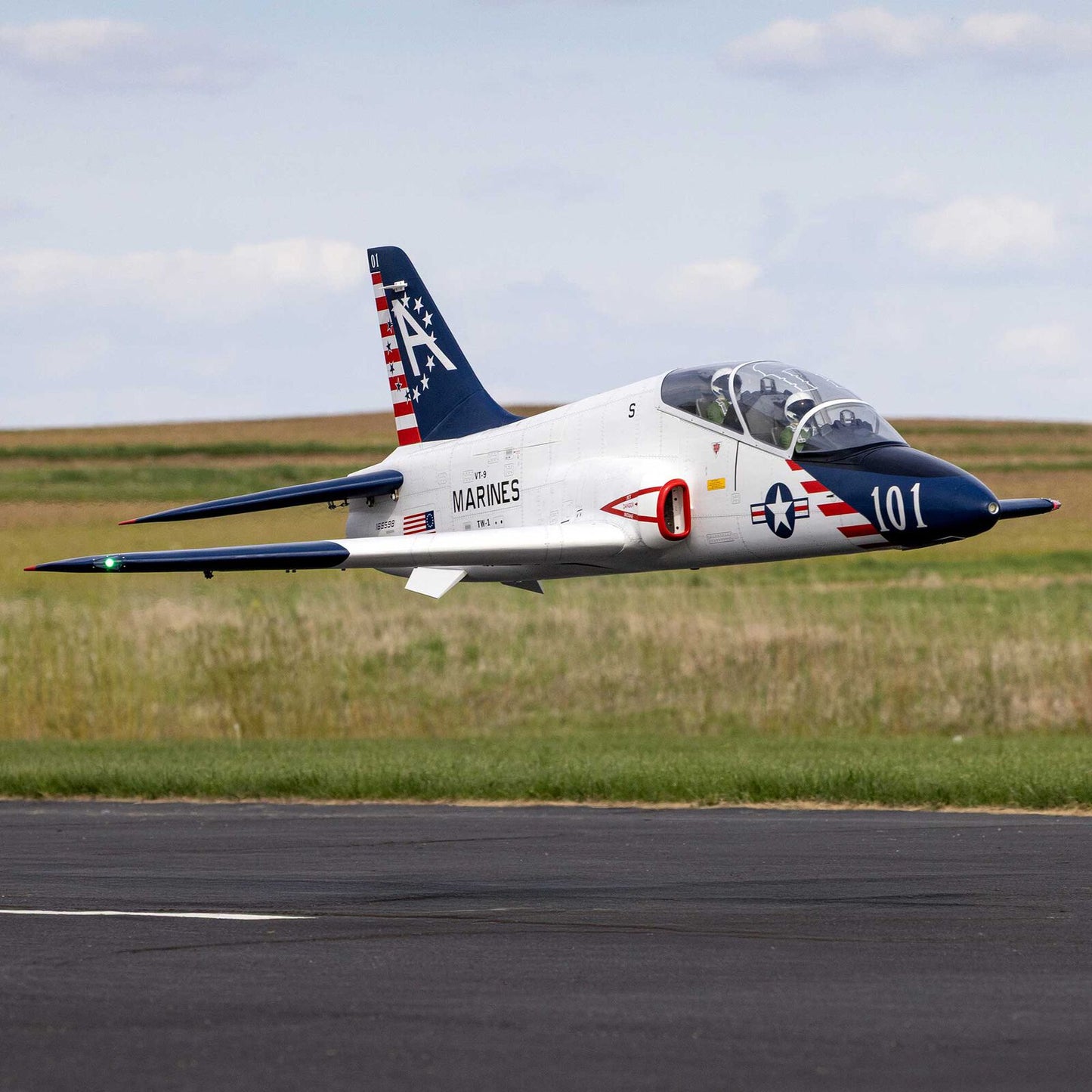 Hangar 9 Hawk/T-45 140-160N ARF with Retract Set