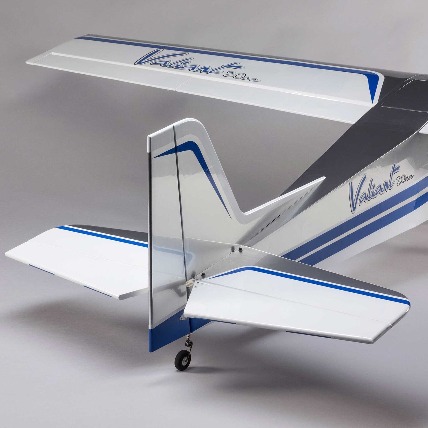 Hangar 9 Valiant 20cc ARF 2.2m