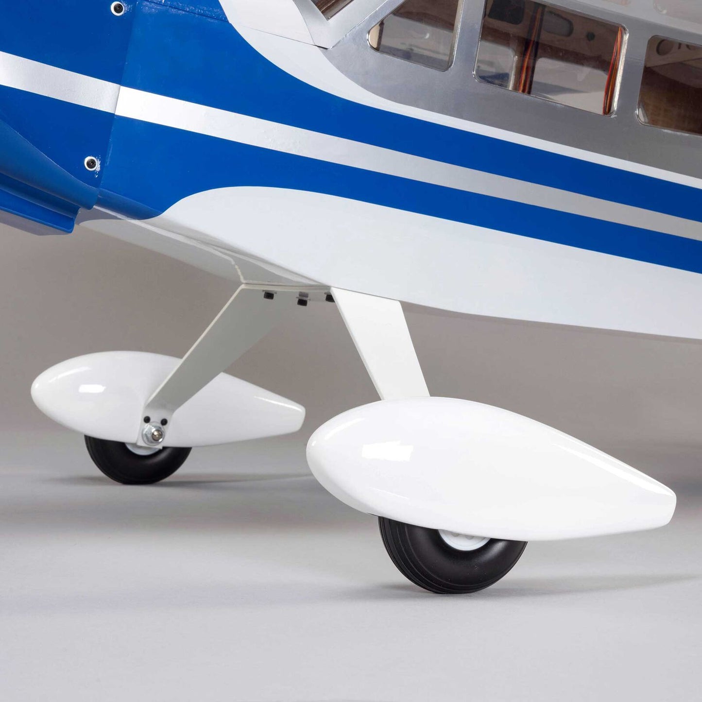 Hangar 9 Valiant 20cc ARF 2.2m