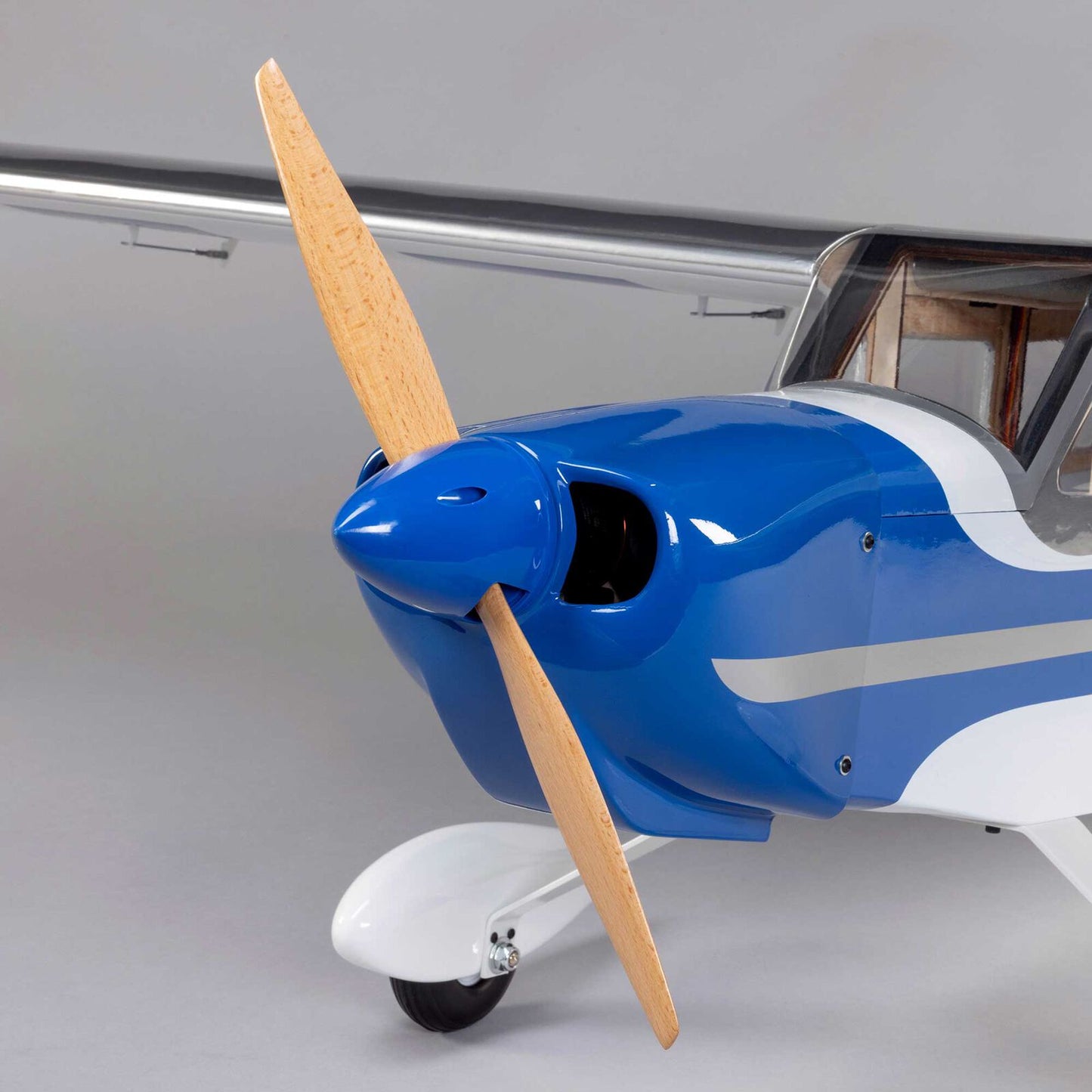 Hangar 9 Valiant 20cc ARF 2.2m