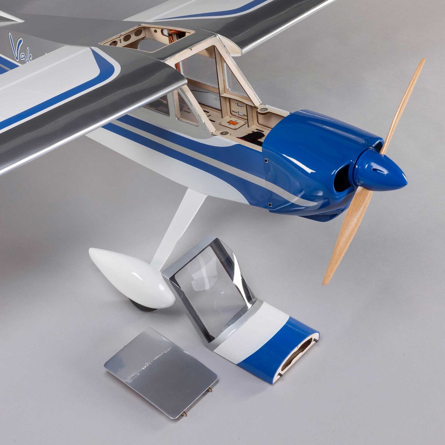 Hangar 9 Valiant 20cc ARF 2.2m