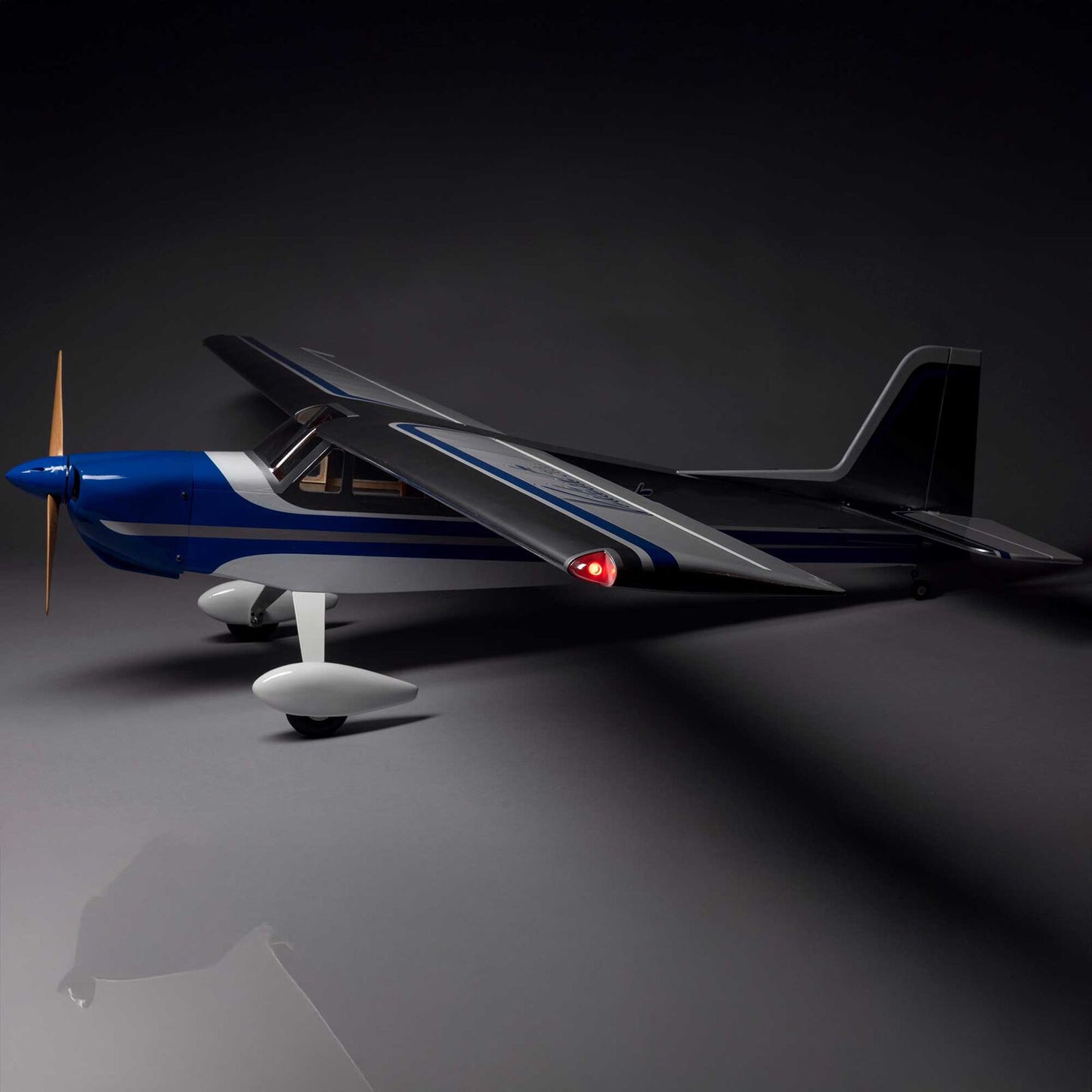 Hangar 9 Valiant 20cc ARF 2.2m
