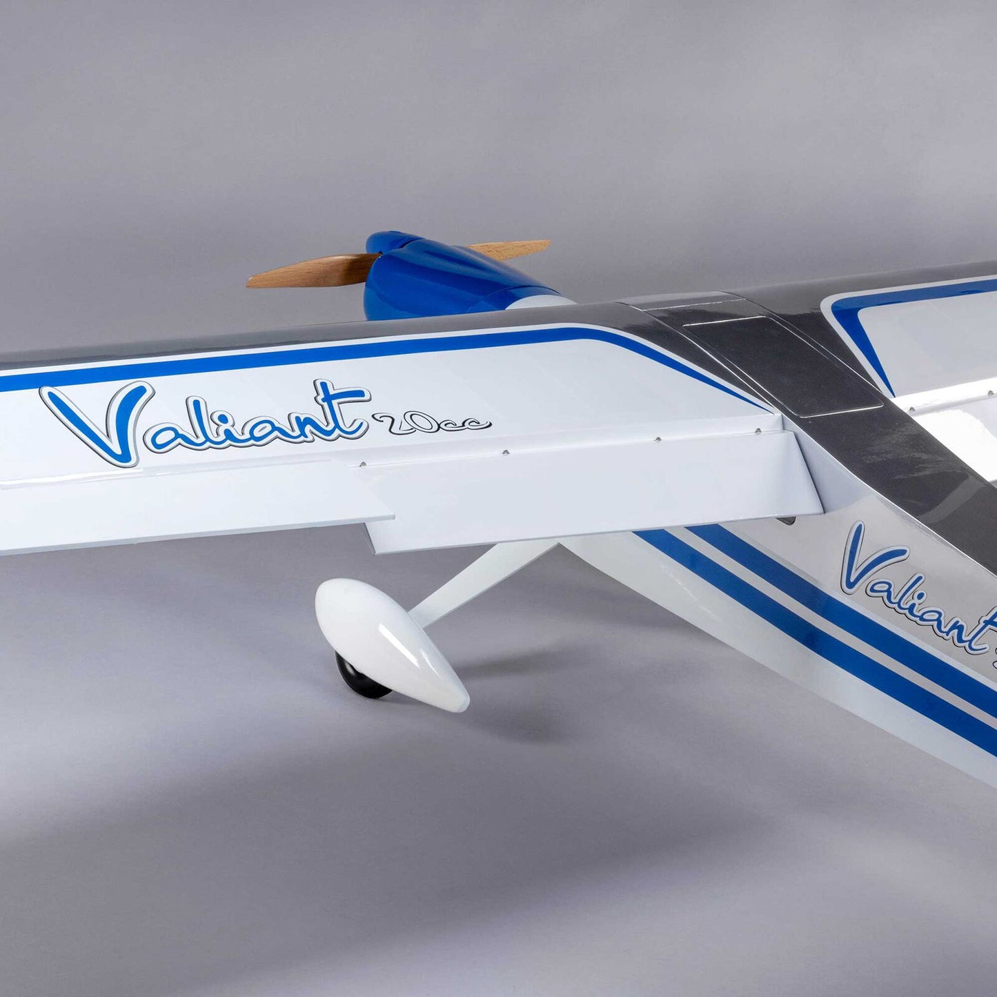 Hangar 9 Valiant 20cc ARF 2.2m