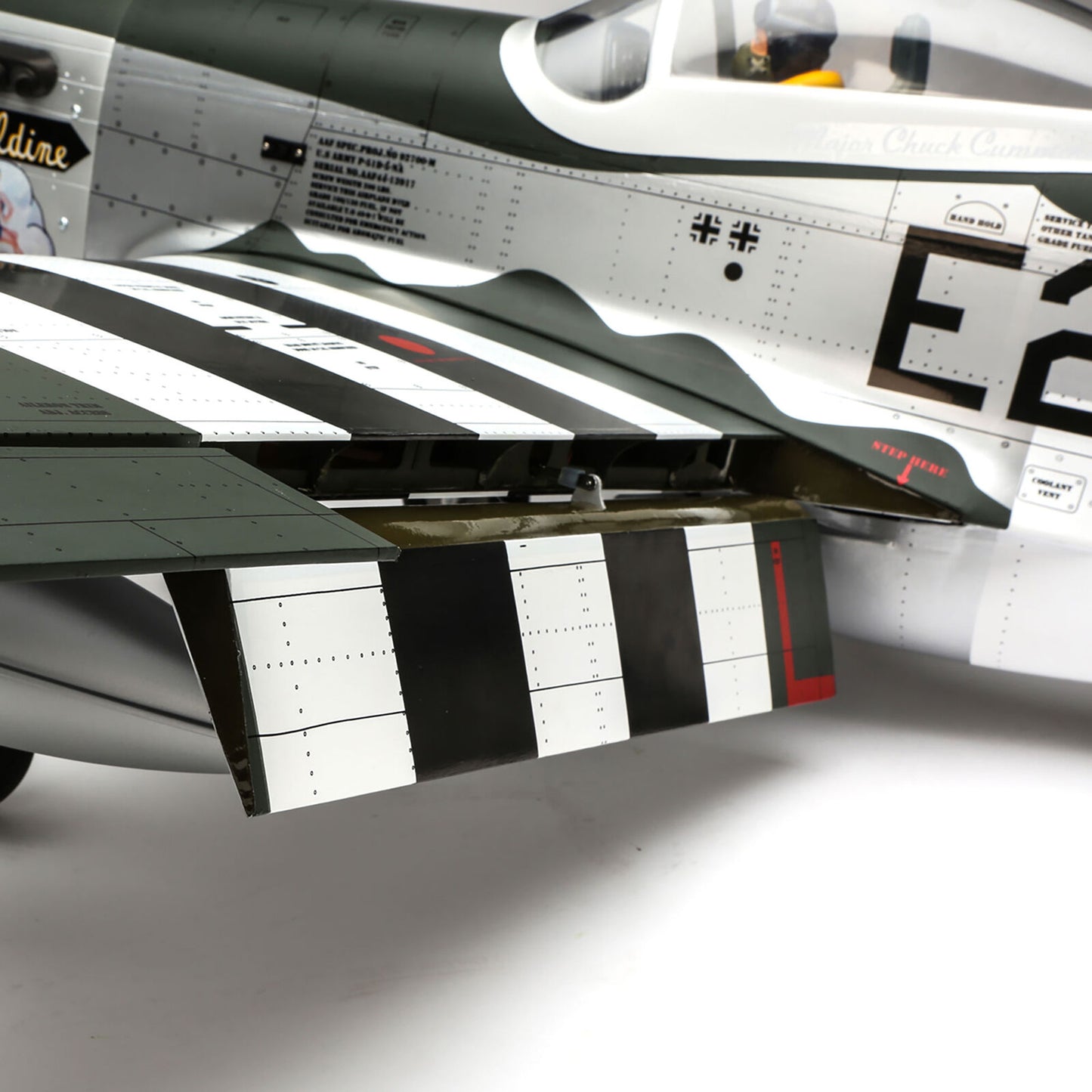 Hangar 9 P-51D Mustang 20cc ARF 1.8m with E-flite Electric Retract Set