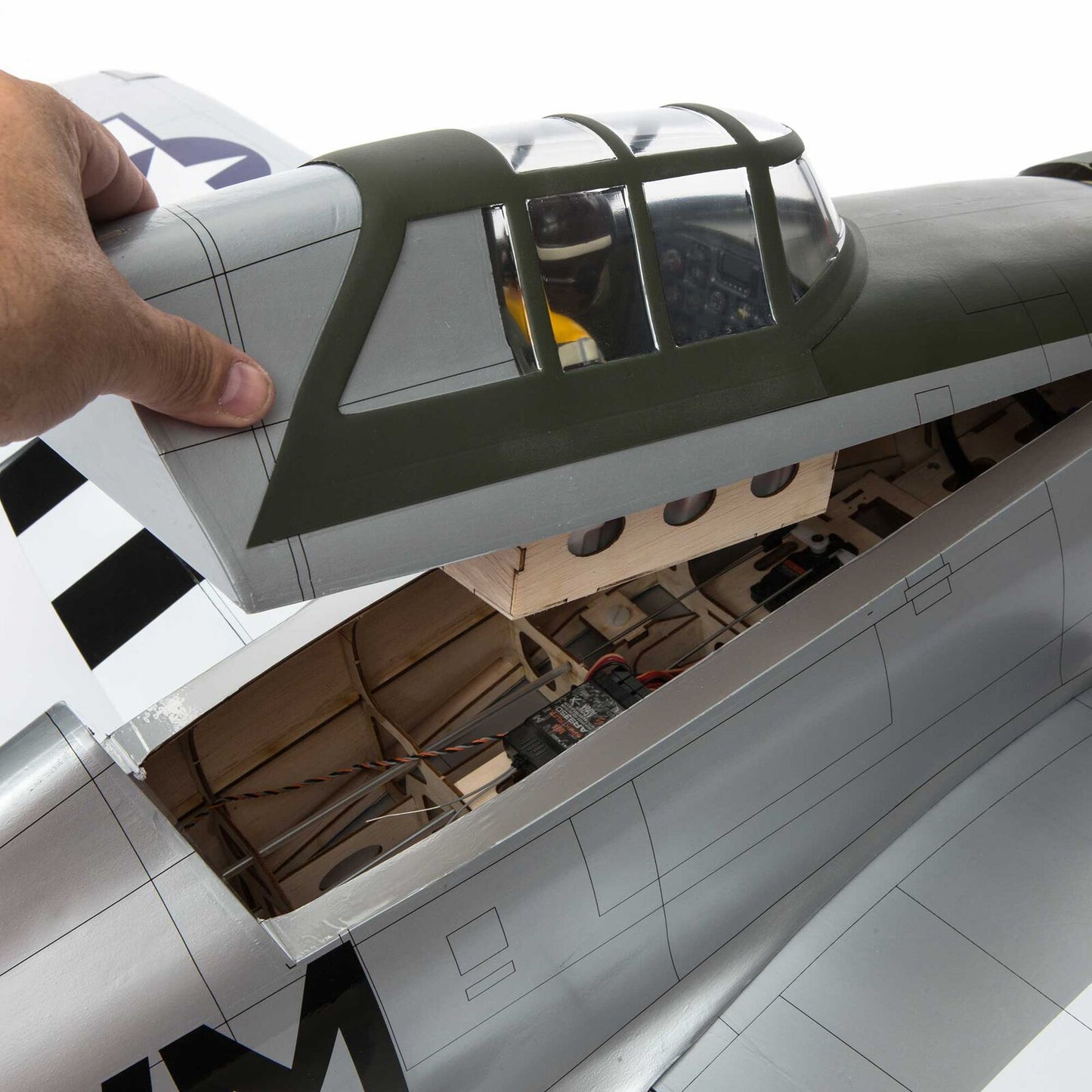 Hangar 9 P-47D Thunderbolt 20cc ARF with E-flite Electric Retract Set