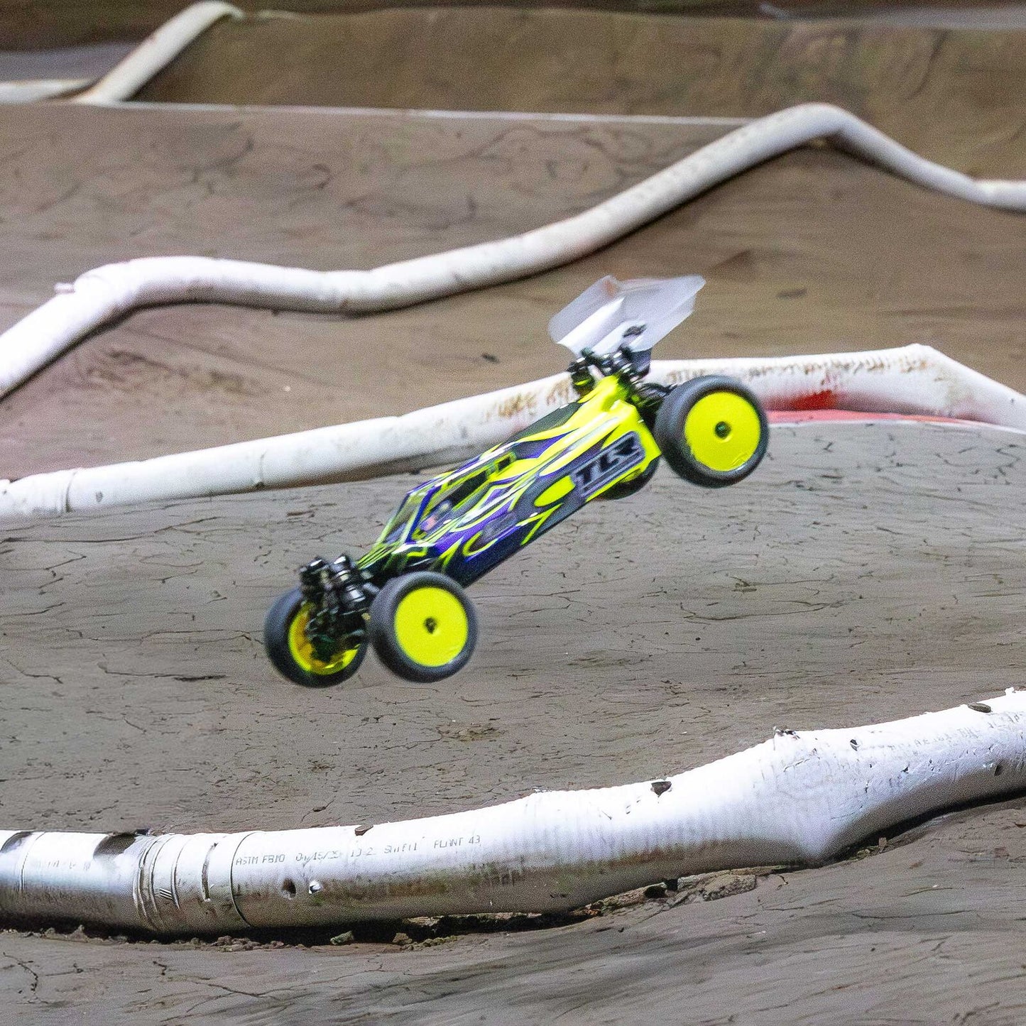 TLR 1/10 22X-4 2.0 Dirt/Clay Buggy Kit